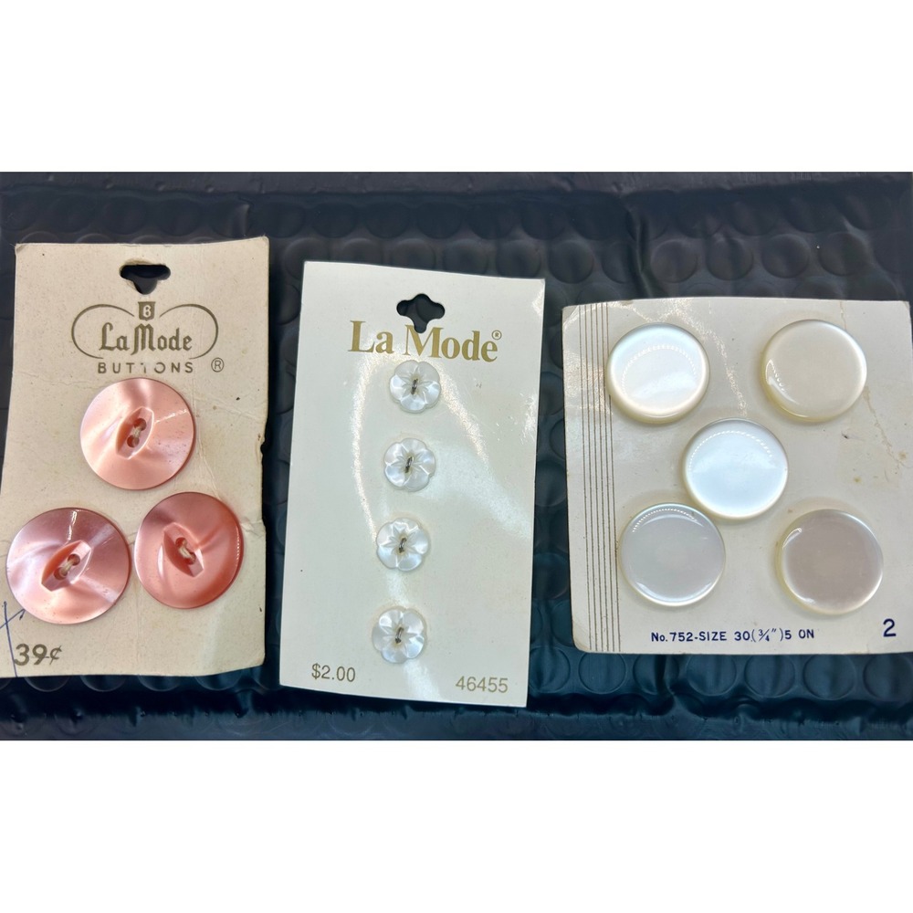 Vtg La Mode Pearl Buttons Bundle - Flower #464555 + Iridescent #752 + Pink #355